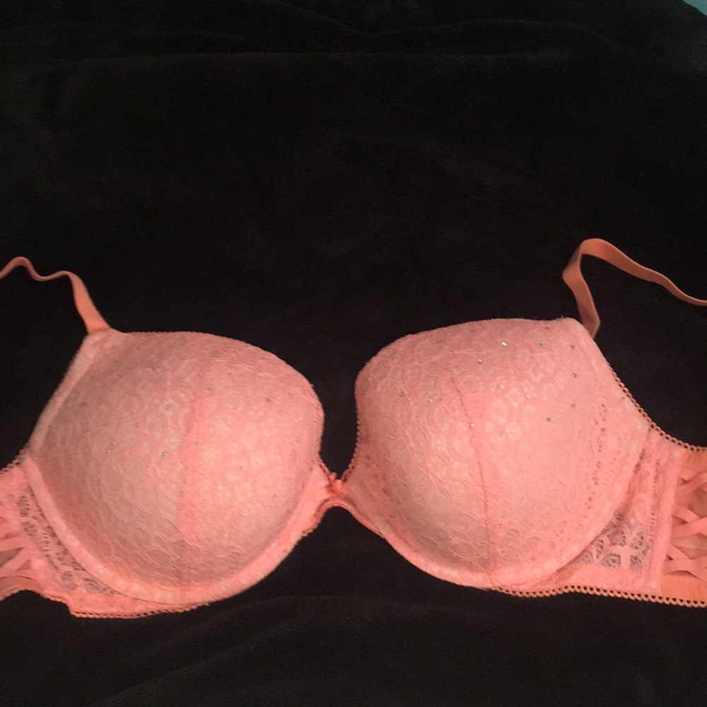 Bejeweled Pink Lacy Victoria’s Secret Bra - 38D 💗